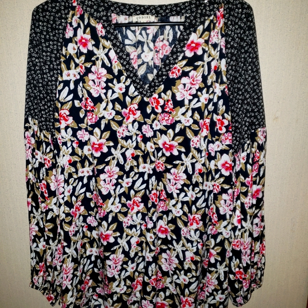 NWOT Women's Floral Blouse Size Large